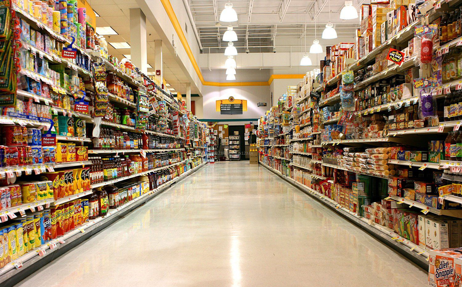 Последние блоги о компании Ускоренные модернизации в крупных российских супермаркетах и ​​стабильный рост спроса на двусторонние выставочные стеллажи